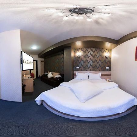 Hotel La Strada Ploieşti Rom bilde
