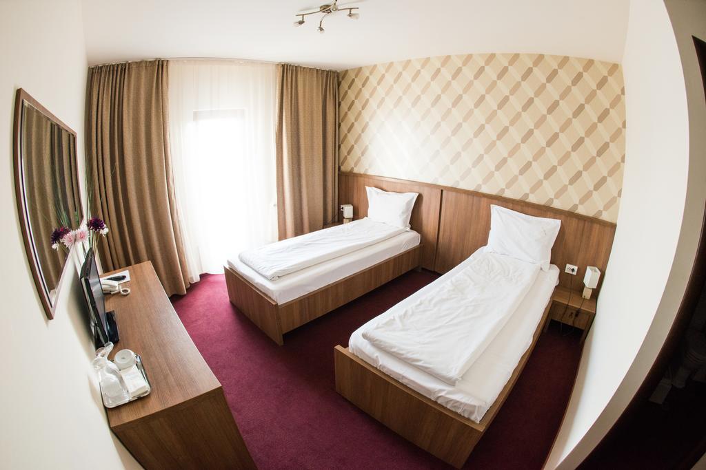 Hotel La Strada Ploieşti Eksteriør bilde
