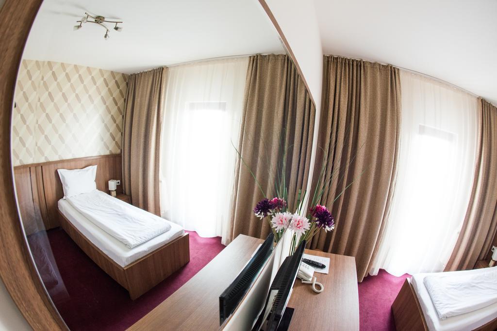Hotel La Strada Ploieşti Eksteriør bilde
