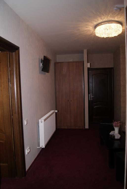 Hotel La Strada Ploieşti Rom bilde