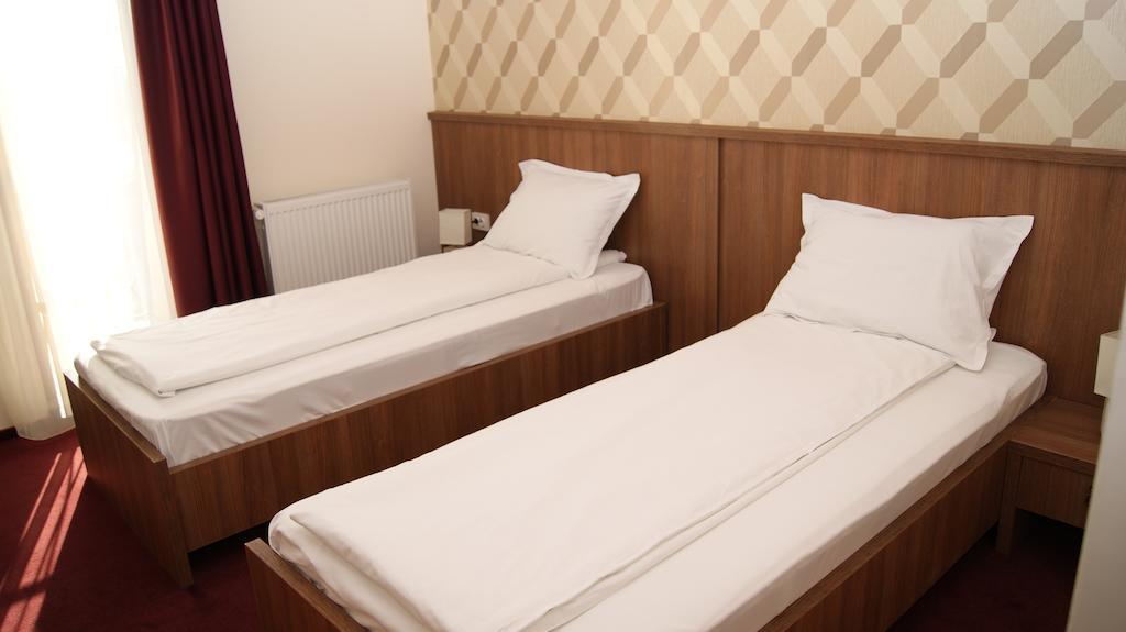 Hotel La Strada Ploieşti Rom bilde