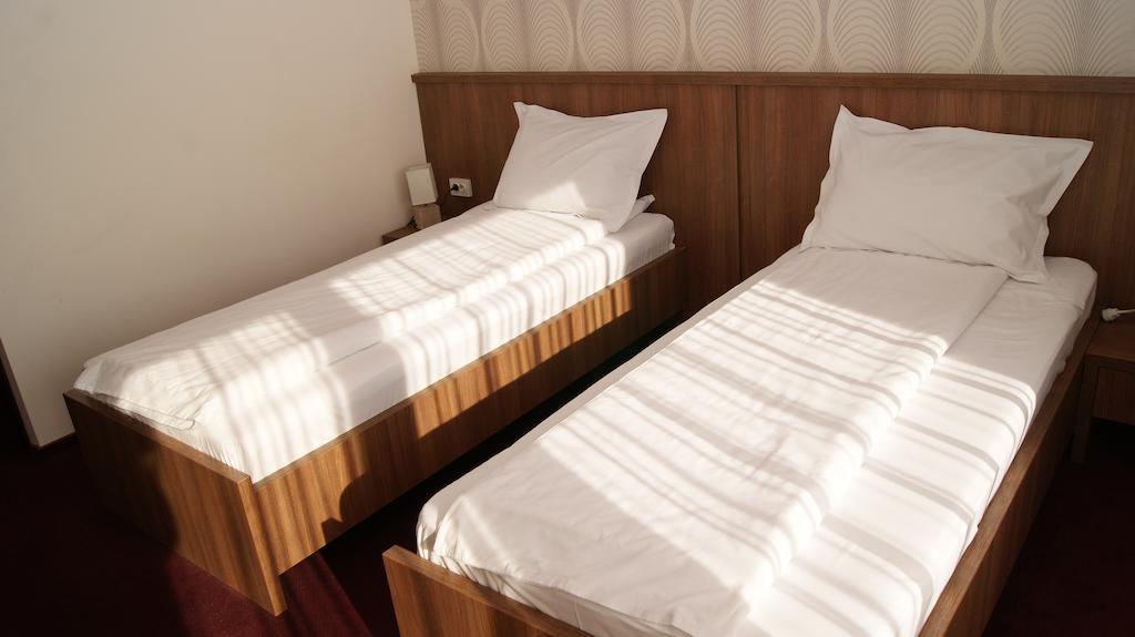 Hotel La Strada Ploieşti Rom bilde