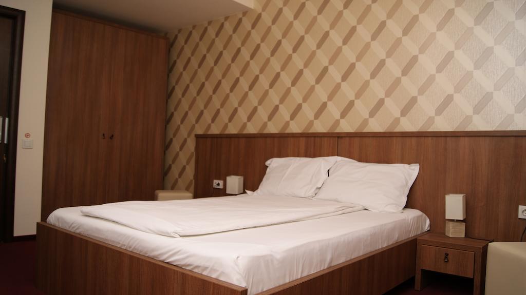 Hotel La Strada Ploieşti Rom bilde
