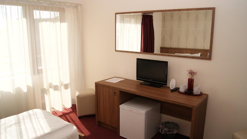 Hotel La Strada Ploieşti Rom bilde